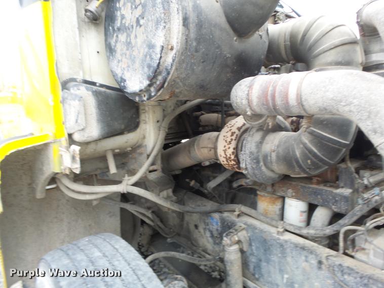 image for item DA3281 1996 Volvo WG semi truck