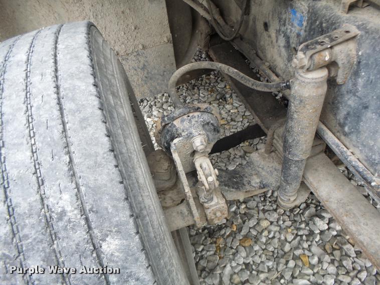 image for item DA3281 1996 Volvo WG semi truck