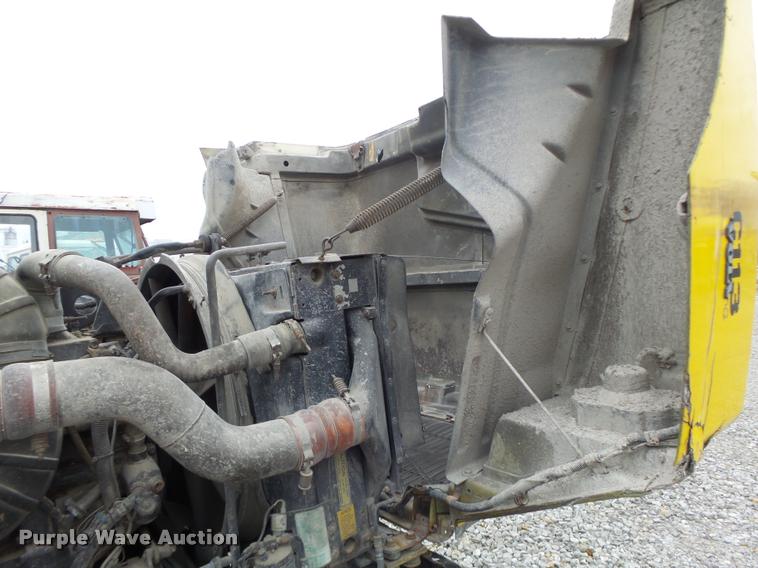 image for item DA3281 1996 Volvo WG semi truck