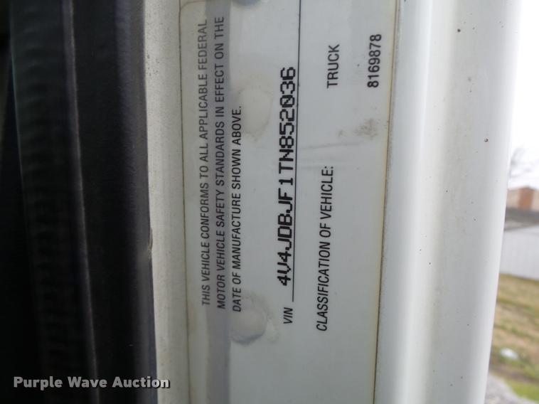 image for item DA3281 1996 Volvo WG semi truck