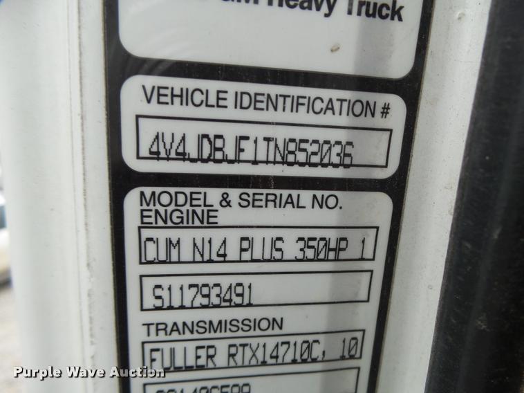 image for item DA3281 1996 Volvo WG semi truck