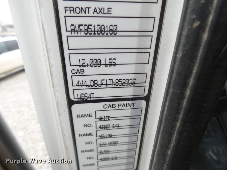 image for item DA3281 1996 Volvo WG semi truck