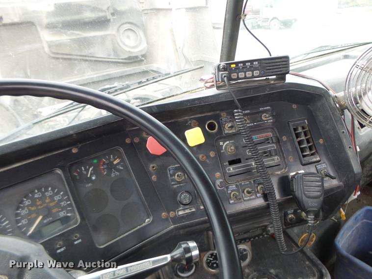 image for item DA3281 1996 Volvo WG semi truck