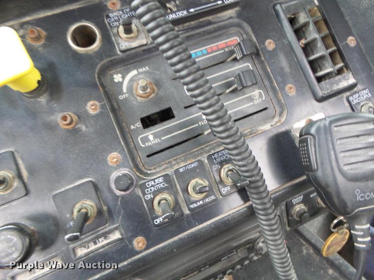 image for item DA3281 1996 Volvo WG semi truck