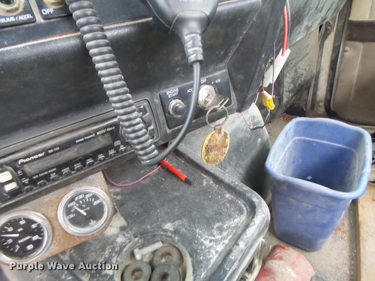 image for item DA3281 1996 Volvo WG semi truck