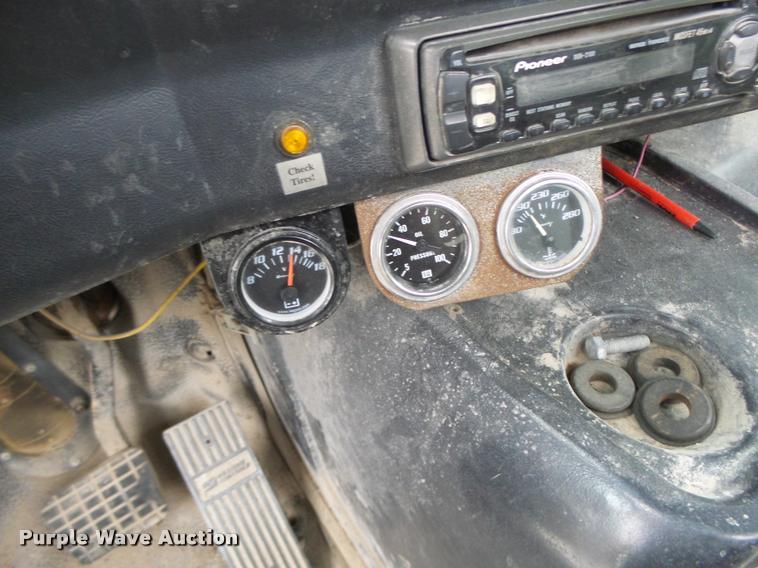 image for item DA3281 1996 Volvo WG semi truck