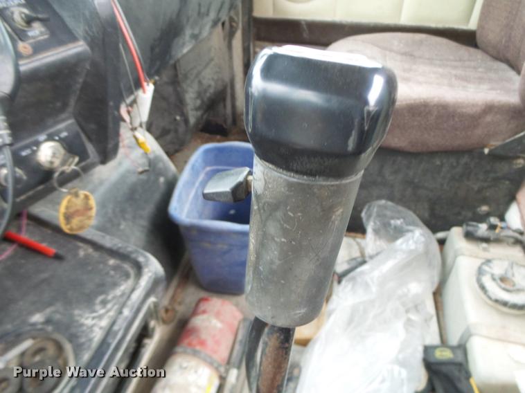 image for item DA3281 1996 Volvo WG semi truck