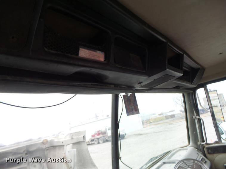 image for item DA3281 1996 Volvo WG semi truck