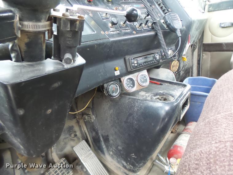 image for item DA3281 1996 Volvo WG semi truck