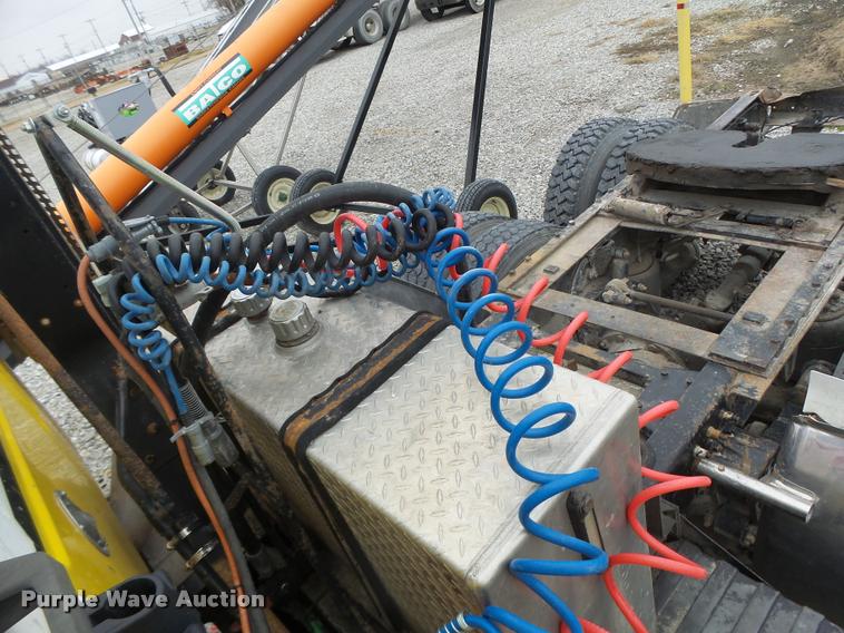 image for item DA3281 1996 Volvo WG semi truck