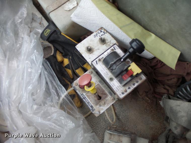 image for item DA3281 1996 Volvo WG semi truck