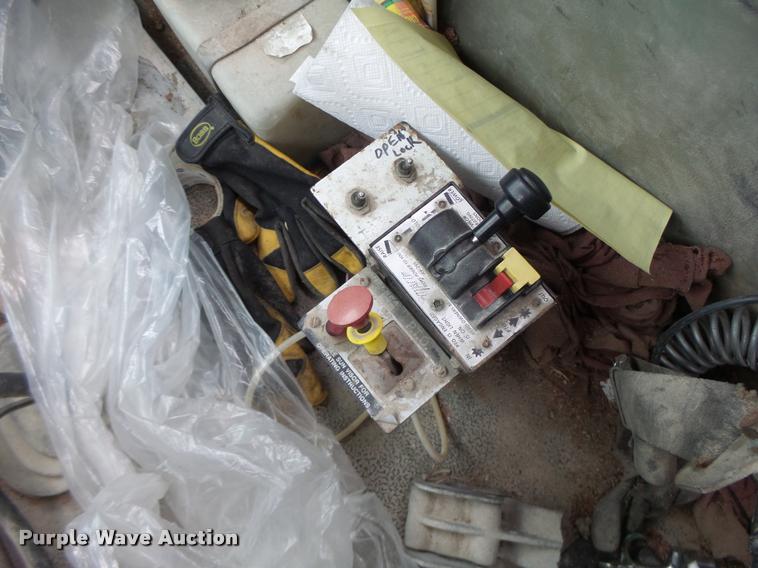 image for item DA3281 1996 Volvo WG semi truck