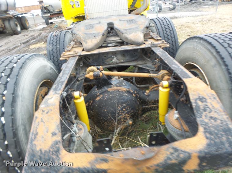 image for item DA3307 1996 Volvo WG semi truck