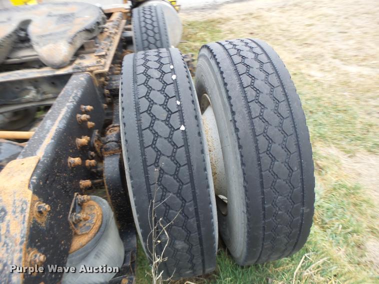 image for item DA3307 1996 Volvo WG semi truck