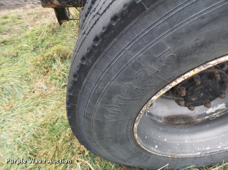 image for item DA3307 1996 Volvo WG semi truck