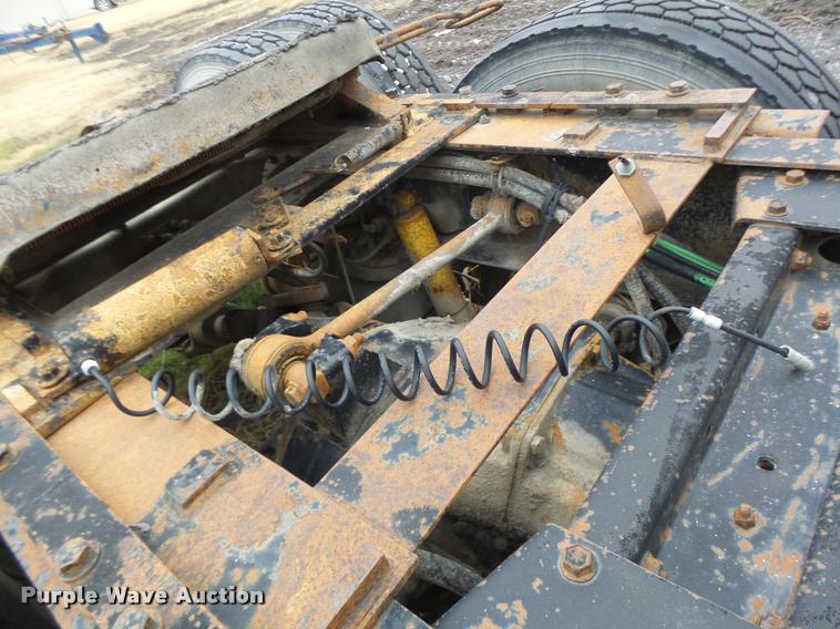 image for item DA3307 1996 Volvo WG semi truck