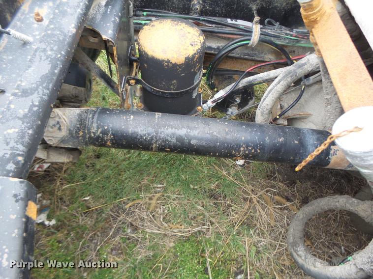 image for item DA3307 1996 Volvo WG semi truck