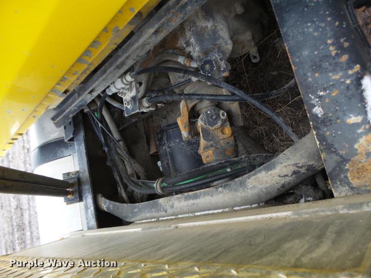 image for item DA3307 1996 Volvo WG semi truck