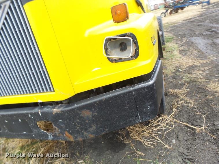 image for item DA3307 1996 Volvo WG semi truck