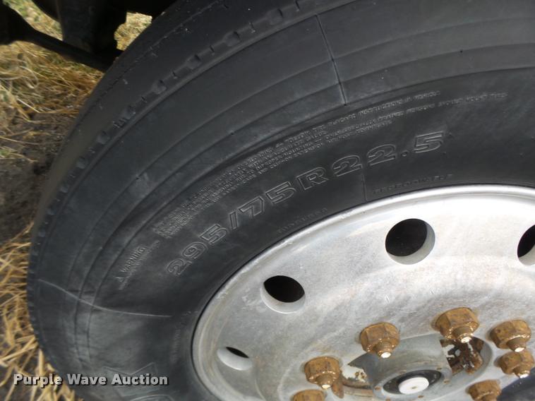 image for item DA3307 1996 Volvo WG semi truck