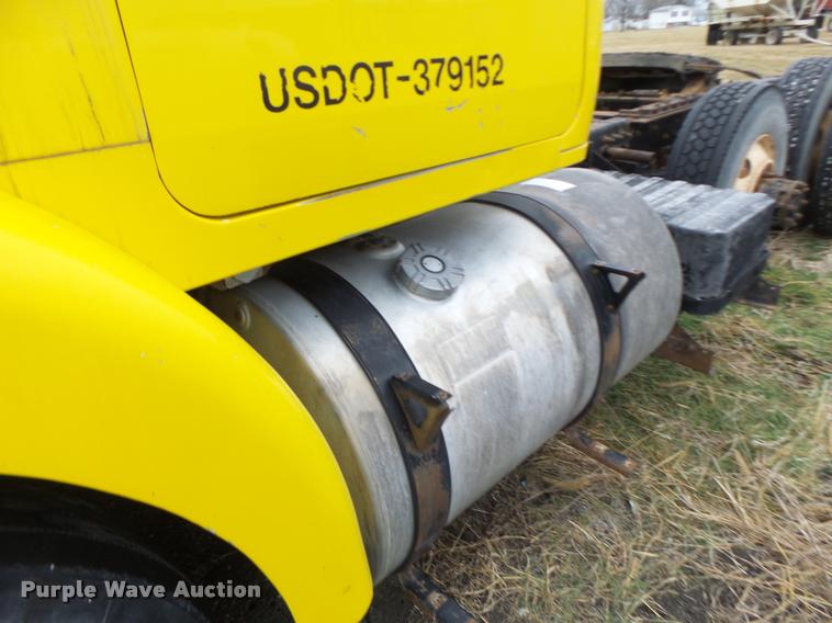 image for item DA3307 1996 Volvo WG semi truck