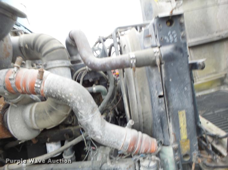 image for item DA3307 1996 Volvo WG semi truck