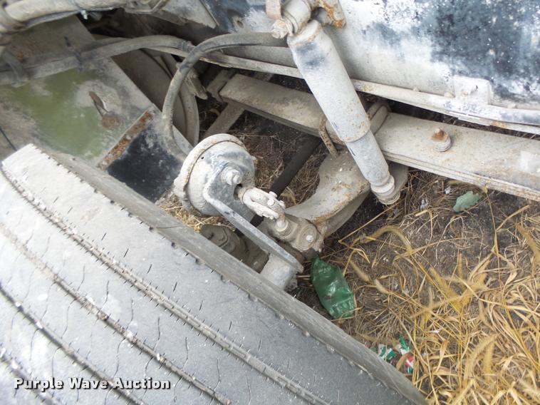 image for item DA3307 1996 Volvo WG semi truck