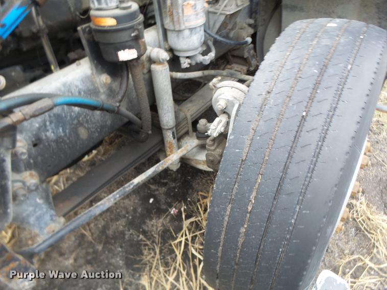 image for item DA3307 1996 Volvo WG semi truck