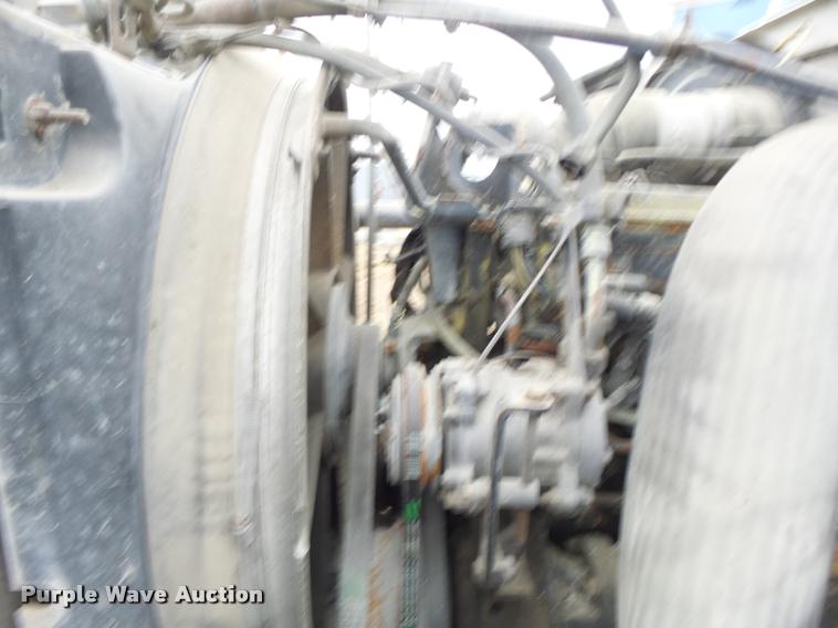 image for item DA3307 1996 Volvo WG semi truck