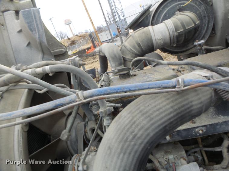 image for item DA3307 1996 Volvo WG semi truck