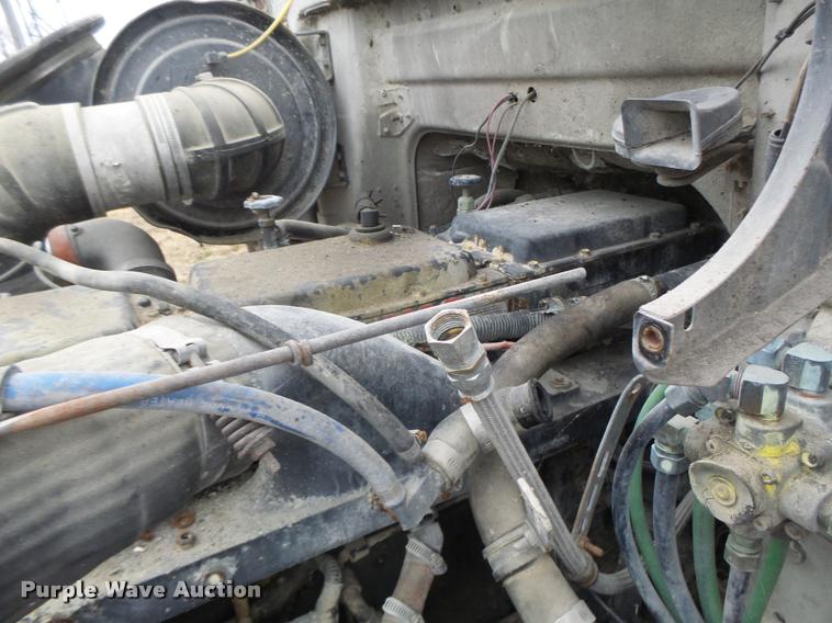 image for item DA3307 1996 Volvo WG semi truck