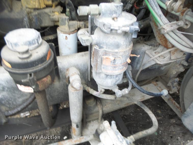 image for item DA3307 1996 Volvo WG semi truck