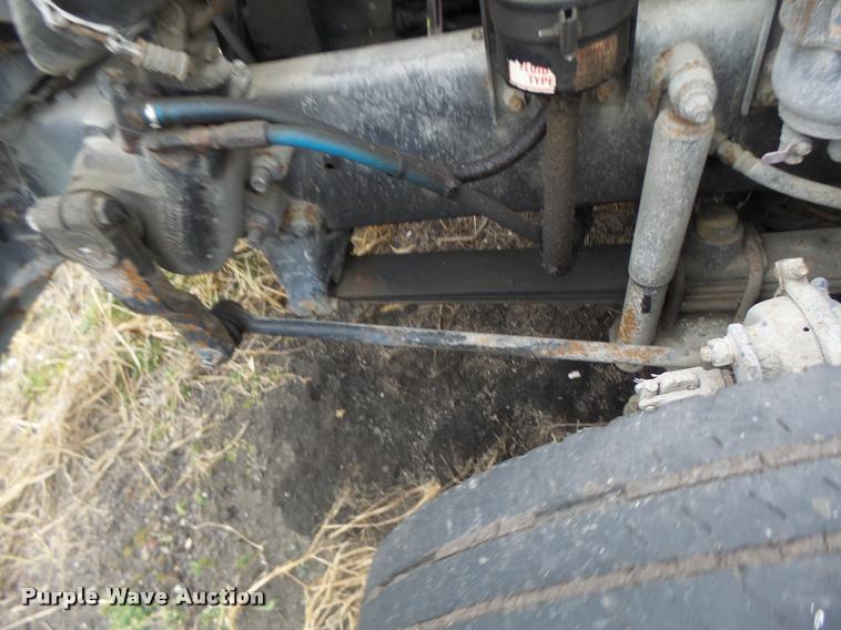 image for item DA3307 1996 Volvo WG semi truck