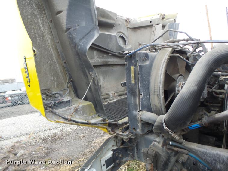 image for item DA3307 1996 Volvo WG semi truck