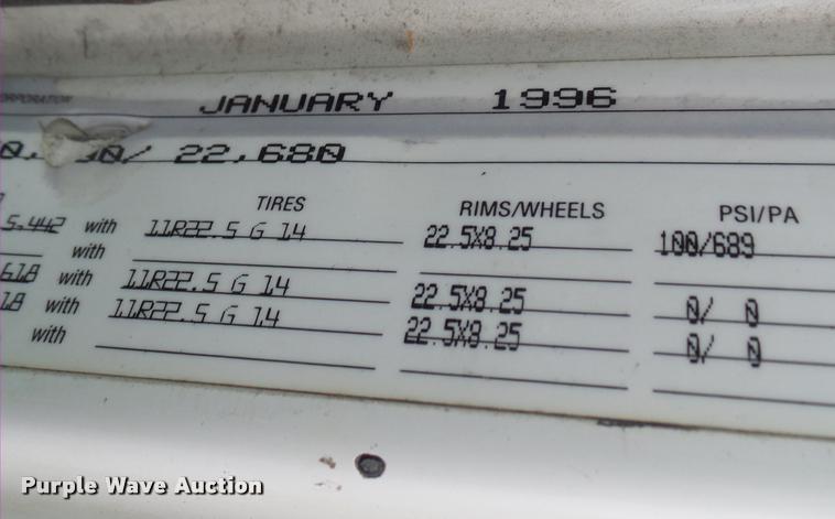 image for item DA3307 1996 Volvo WG semi truck