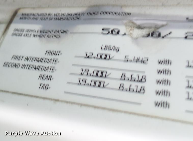 image for item DA3307 1996 Volvo WG semi truck