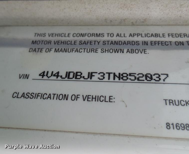 image for item DA3307 1996 Volvo WG semi truck