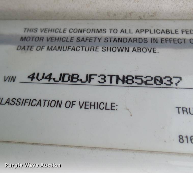 image for item DA3307 1996 Volvo WG semi truck