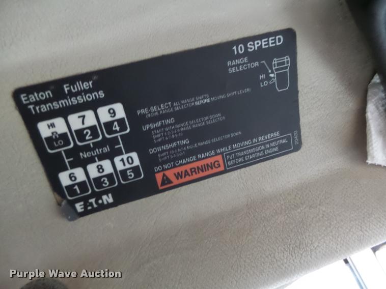 image for item DA3307 1996 Volvo WG semi truck