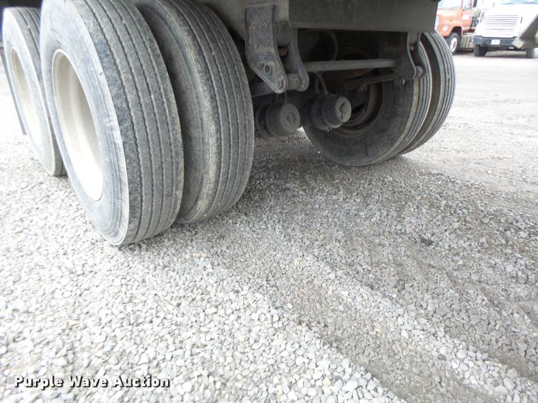 image for item DA3311 1989 Wilson DWB-2000 double hopper grain trailer