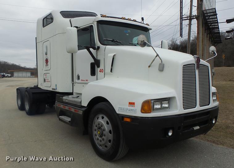 image for item DA3312 1995 Kenworth T600 semi truck