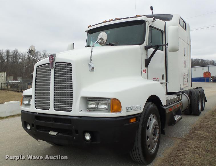 image for item DA3312 1995 Kenworth T600 semi truck