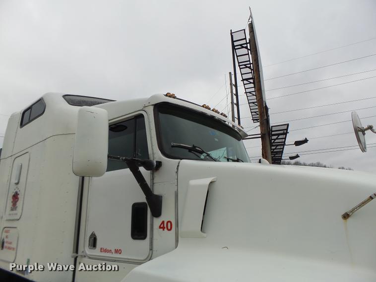 image for item DA3312 1995 Kenworth T600 semi truck