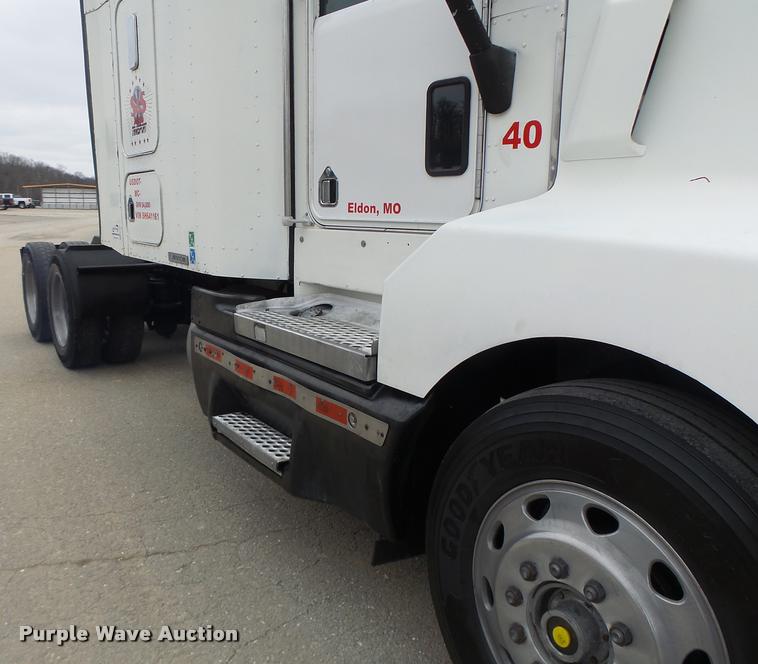 image for item DA3312 1995 Kenworth T600 semi truck