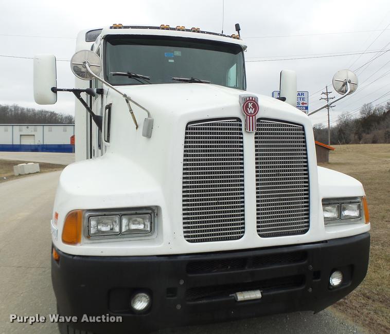 image for item DA3312 1995 Kenworth T600 semi truck