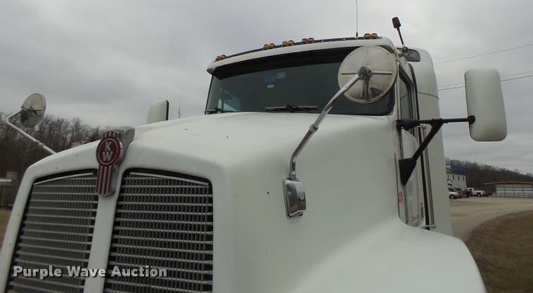 image for item DA3312 1995 Kenworth T600 semi truck