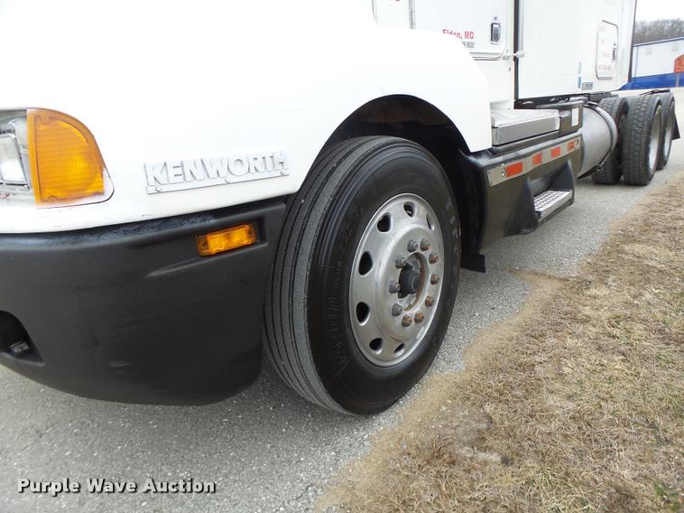 image for item DA3312 1995 Kenworth T600 semi truck