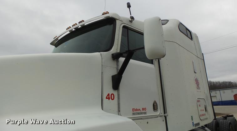 image for item DA3312 1995 Kenworth T600 semi truck