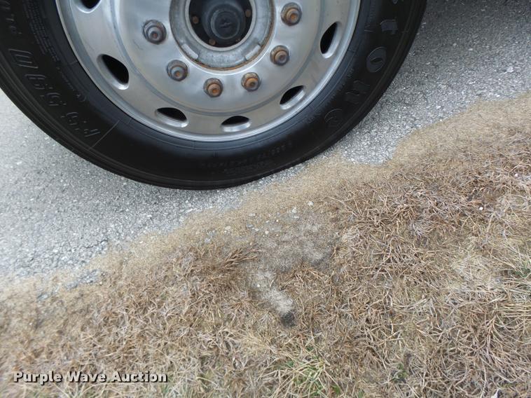 image for item DA3312 1995 Kenworth T600 semi truck