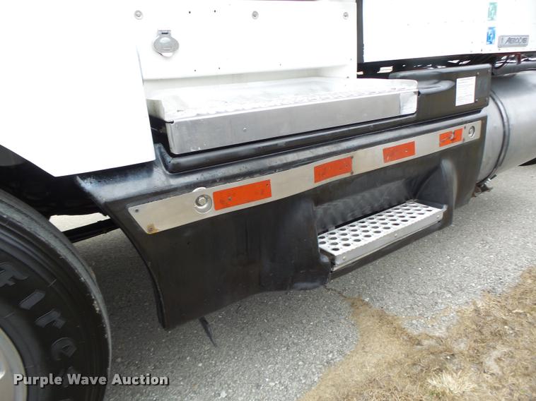 image for item DA3312 1995 Kenworth T600 semi truck